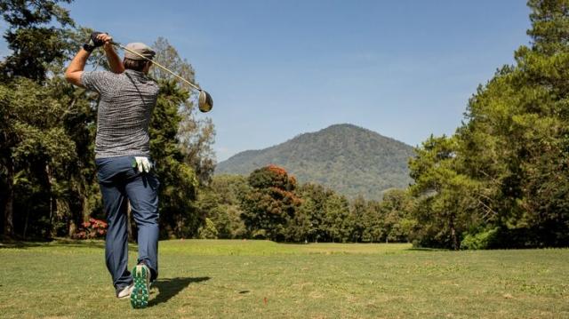 A Golfer's Guide to Playing in Maui's Tropical Climate cover picture