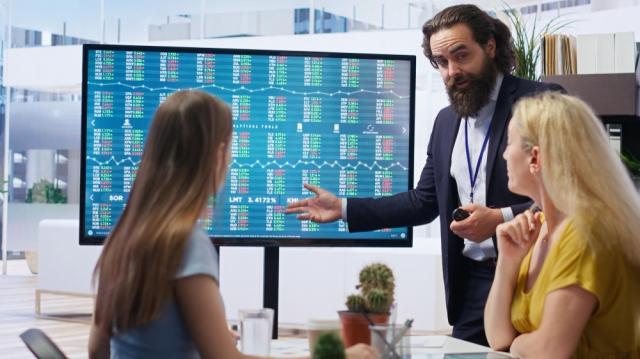 Order Flow Charting Software: Turning Raw Market Data Into Trading Insights cover picture