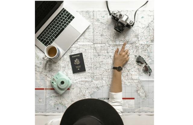 Best Travel Tips for Traveling in a Group cover picture