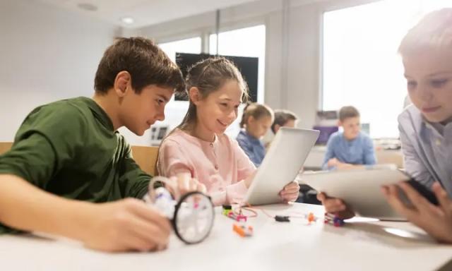 How Chatbots can be a Game Changer for Educational Mobile Apps? cover picture