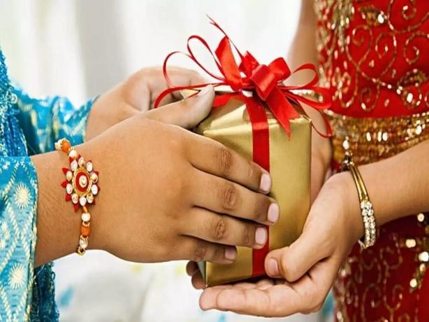 The Ultimate Guide to Selecting the Perfect Raksha Bandhan Online Gift Cards for Your Beloved Brother cover picture