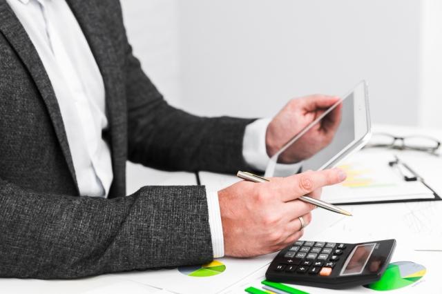 How Investors Use Negative Gearing To Offset Income Tax cover picture