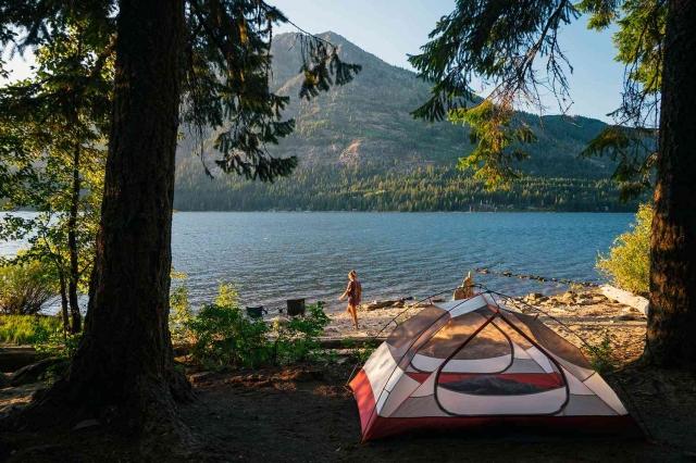 Explore the Great Outdoors: Top 5 Camping Spots in Washington State cover picture