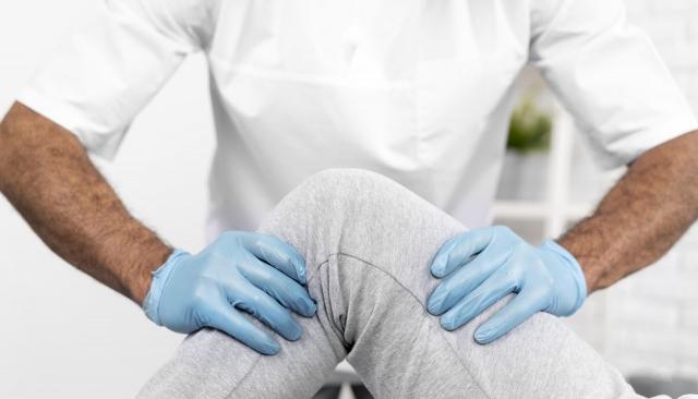 Types of knee damages cured by surgeons for sports injuries cover picture