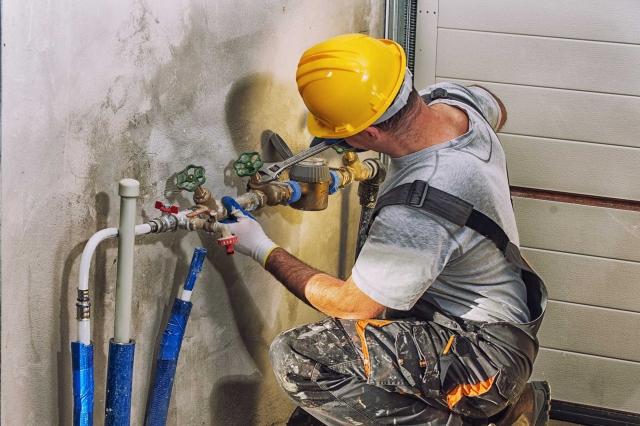 What Is the Average Salary for a Plumber in New Albany, Ohio? cover picture