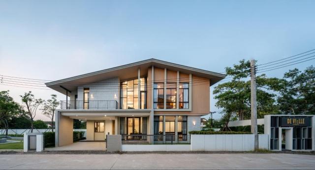 Customisable Aluminium Doors and Windows: Tailoring to Unique Architectural Visions cover picture