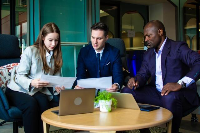 10 Effective Ways an Insurance Agency Helps You Choose the Right Coverage cover picture
