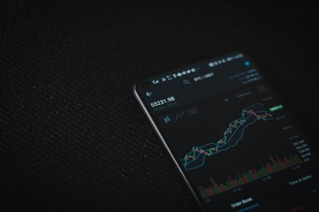 10 Positive Habits of Highly Successful Traders cover picture