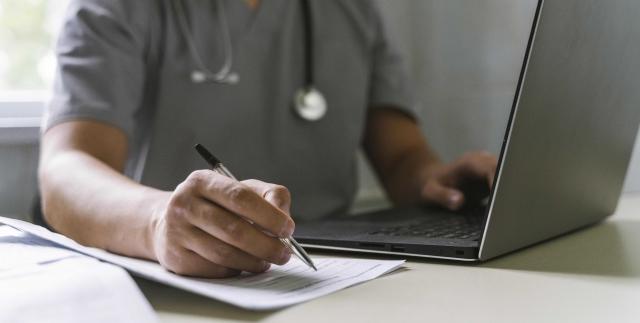 5 Ways a Medical Writing Service Can Help with Clinical Study Reports cover picture