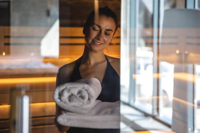 How to Build an Effective At-Home Sauna Routine: Complete Guide cover picture