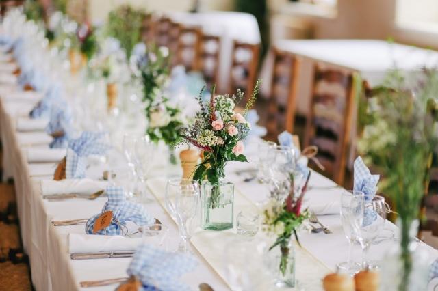 Timeless Wedding Decorations That Will Never Go Out of Style cover picture