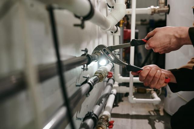 10 Clues Your Home Needs a Plumbing Company for Leak Detection cover picture