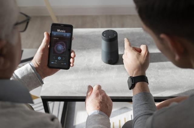 Top 5 Voice-Enabled Applications Transforming Mobile App Development cover picture