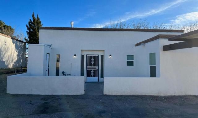 How to Avoid Common Mistakes When Buying Foreclosed Homes in New Mexico cover picture
