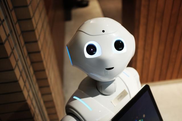 6 Ways in Which Chatbots Can Help to Build a Positive Online Community cover picture