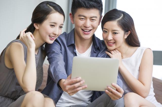 A Guide To Finding a Long-Lost Friend Online cover picture