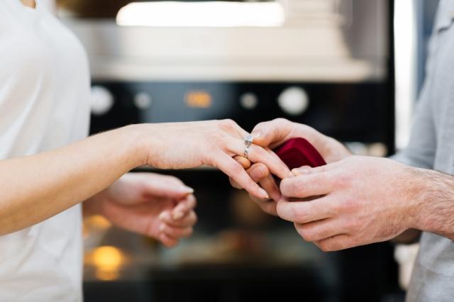 Timeless elegance vs. modern edge: Choosing your engagement ring cover picture