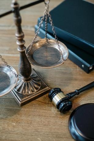 Foreclosure Lawyer: What They Do, When You Need One, and What It May Cost cover picture