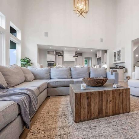 How a Custom Home Builder in Burnet County Maximizes Space and Natural Views cover picture