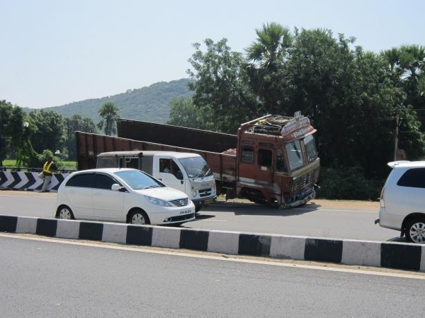 What to Expect from a Truck Accident Lawyer Serving Charlotte cover picture