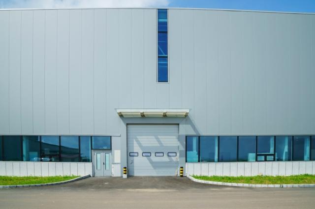 A Comprehensive Guide to Considerations When Buying Commercial Garage Doors cover picture