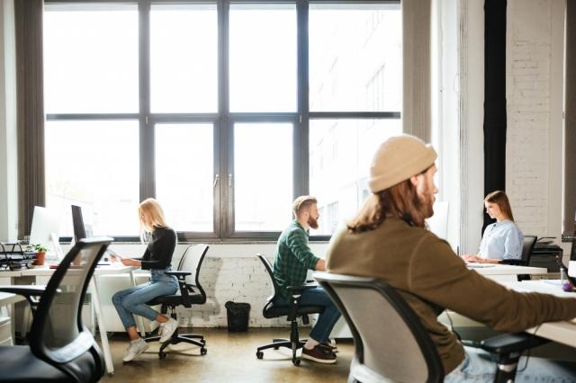 Exploring the Benefits of Open Plan Workstations cover picture