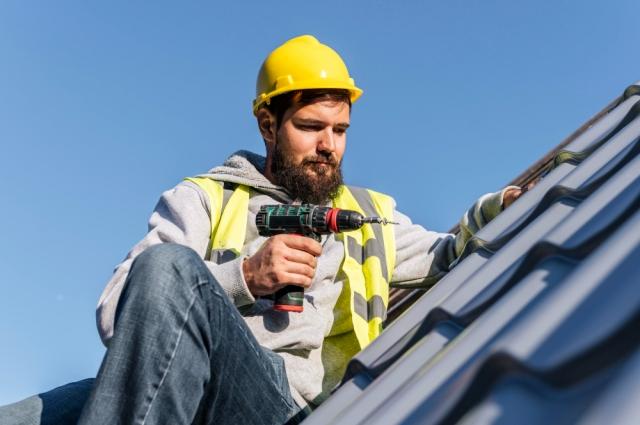 Factors to Consider When Hiring Commercial Roofing Experts cover picture