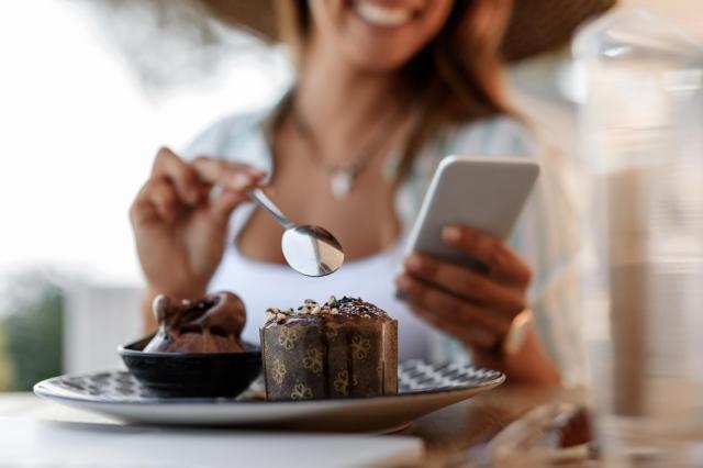 What to Check Before Ordering Cakes Online cover picture