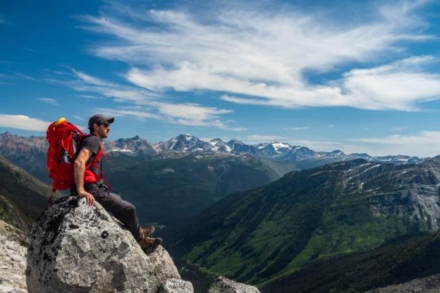 How to Become a Travel Blogger: Sharing Your Adventures with the World cover picture