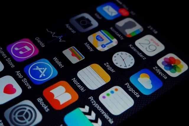 A Brief Guide To Building Successful Mobile Apps cover picture