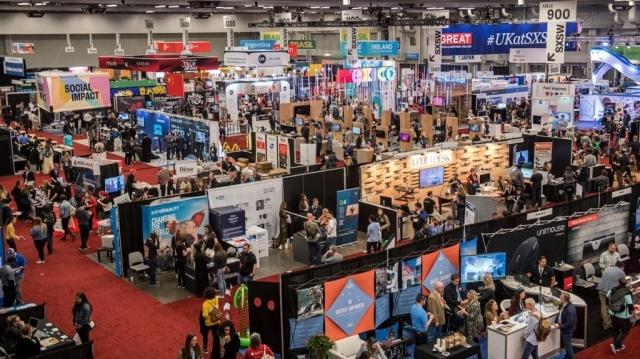 Maximizing Your Trade Show Presence with Stunning Displays cover picture
