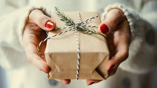 Unique and Rare Gemstone Gifting Ideas to Surprise Your Fiancée cover picture