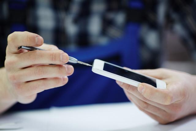 Why Visiting A Cell Phone Repair Shop In Ennis, Texas, Is A Must For Every User cover picture