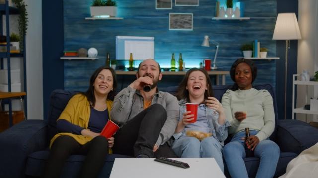 Top 5 Websites and Apps to Watch Free Movies cover picture
