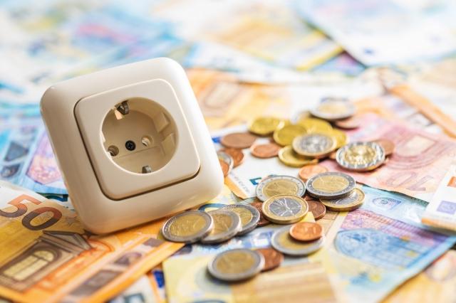 Electricity Bills: How To Reduce Them cover picture
