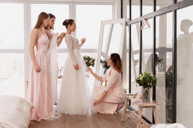 How to Find the Perfect Wedding Dress cover picture