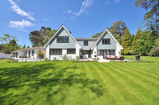 5 Best Ways to Improve Your Home’s Curb Appeal cover picture