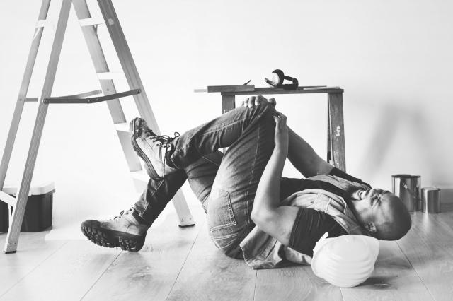 Common Challenges in Suing a Ladder Manufacturer for Defective Products cover picture
