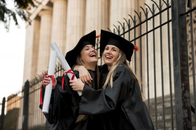 Best UK Scholarships for International Students in 2024! cover picture