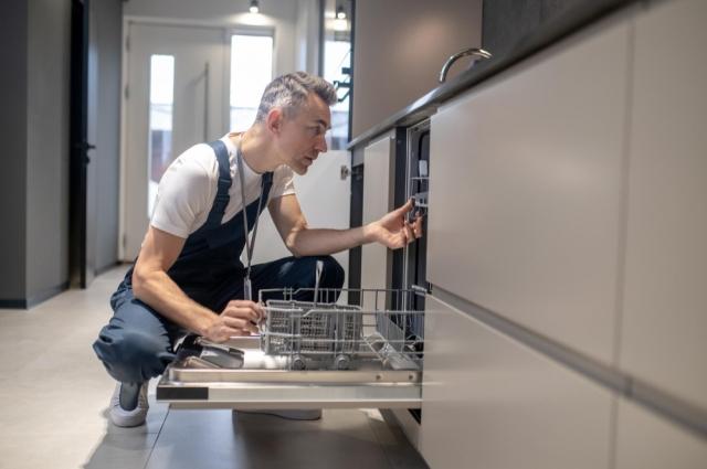 Why does my dishwasher GE not clean dishes well? cover picture