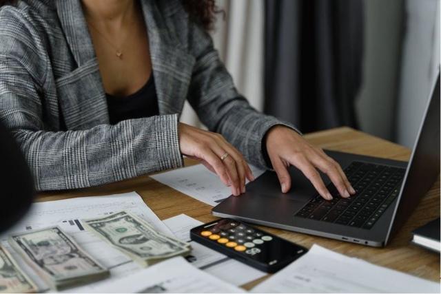 Student-Friendly Investment Strategies for Financial Success cover picture