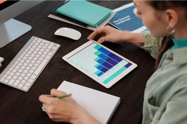 5 Tips to Expand Your Financial Knowledge cover picture