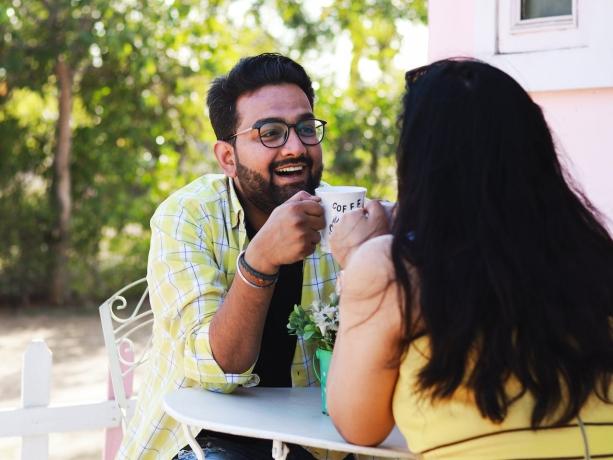 10 Common Mistakes Men Make on First Dates and How to Avoid Them cover picture