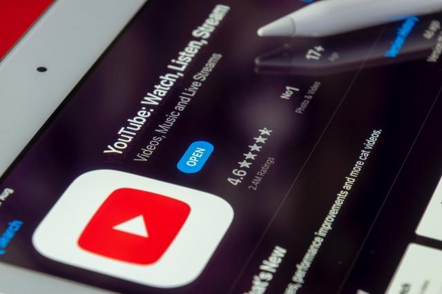 How To Get Your First YouTube Subscribers cover picture