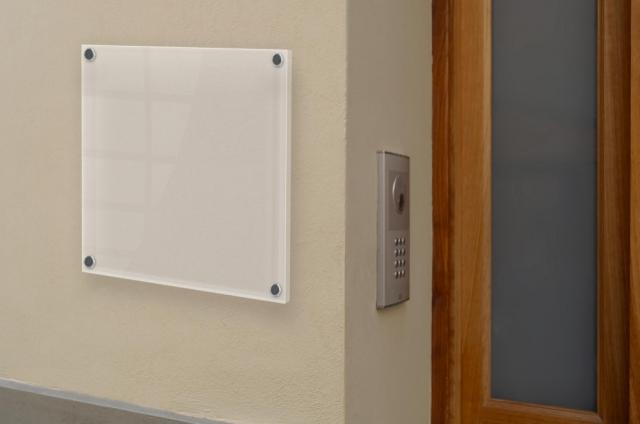 Safety First: Understanding the Impact-Resistant Qualities of Acrylic Sheets cover picture