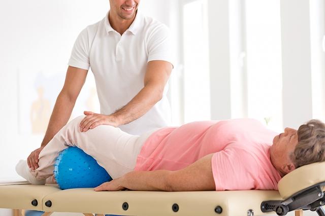 Physiotherapy rehabilitation: Pros and Cons cover picture