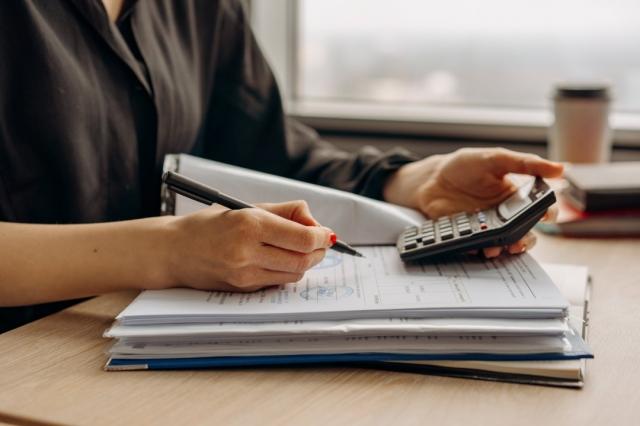 12 Key Tips: How to Choose a Good Accountant for Your Business cover picture