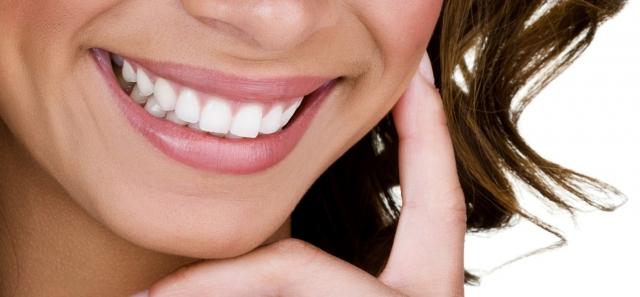 Understanding the Difference Between Veneers and Crowns cover picture