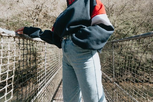 How To Style Mom Jeans for a More Modern Look cover picture