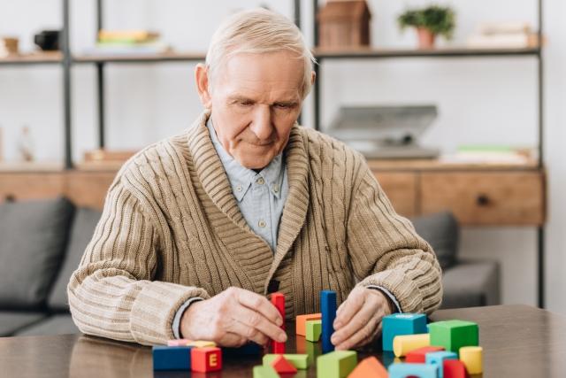 Early Warning Signs of Alzheimer’s Disease cover picture